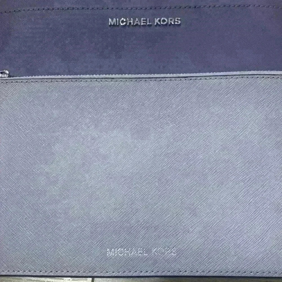 Michael Kors 2 in 1 wristlet Clutch - Picture 4 of 16